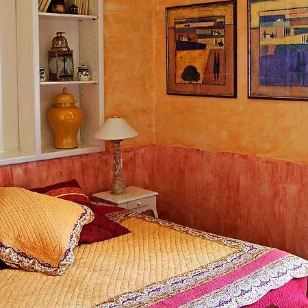 Hotel Mas De La Chapelle 4*