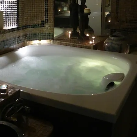 Hotel Mas De La Chapelle 4*